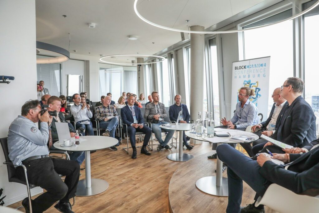 Erfahren Sie, wie Wirtschaftsverbände Schweiz 2026 die Standortattraktivität sichern, die Industrie transformieren und politische Prozesse entscheidend mitgetragen werden